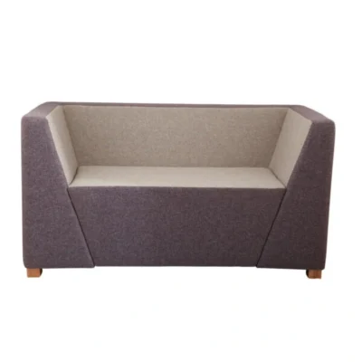 مبل مکعبی دو نفره، دارای دو دسته در طرفین